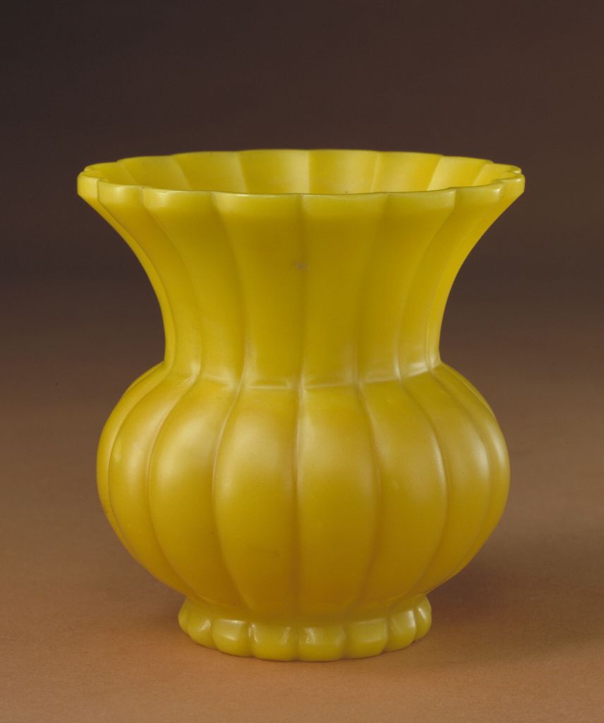 图片[1]-Yongzheng yellow glass chrysanthemum type slag bucket-China Archive